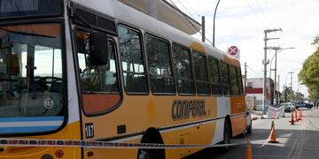 Un colectivo de Coniferal atropelló y mató a un peatón.