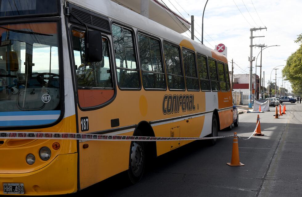 Un colectivo de Coniferal atropelló y mató a un peatón: imputaron al chofer de la unidad