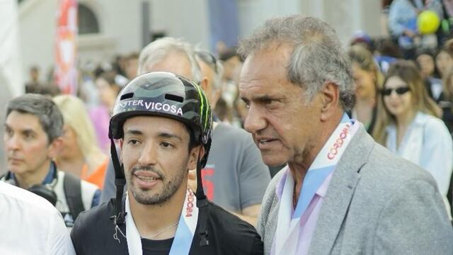El medallista olímpico junto a Daniel Scioli.