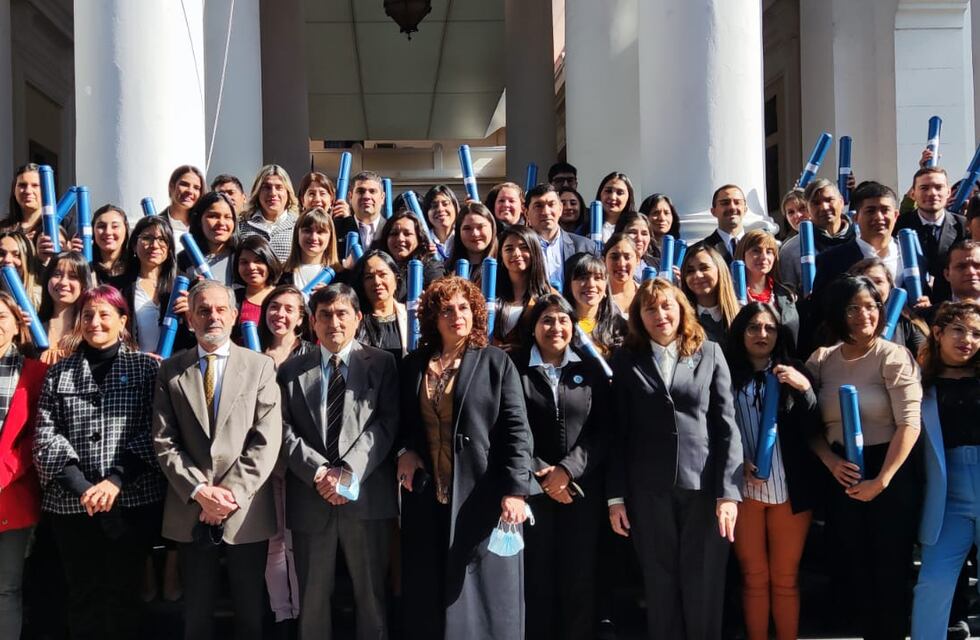 Pagani entregó títulos en Enfermería