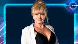 Desde la pileta y en microbikini negra, Isabel de Gran Hermano reveló el truco infalible para disfrutar del vino en verano.