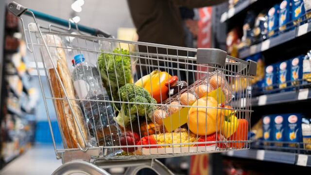Devolución del IVA: cuáles son los alimentos que entran y cómo calcular el reintegro.