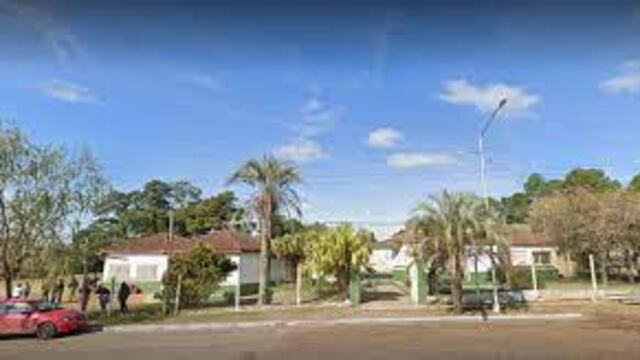 La escuela secundaria continúa sin respuestas.