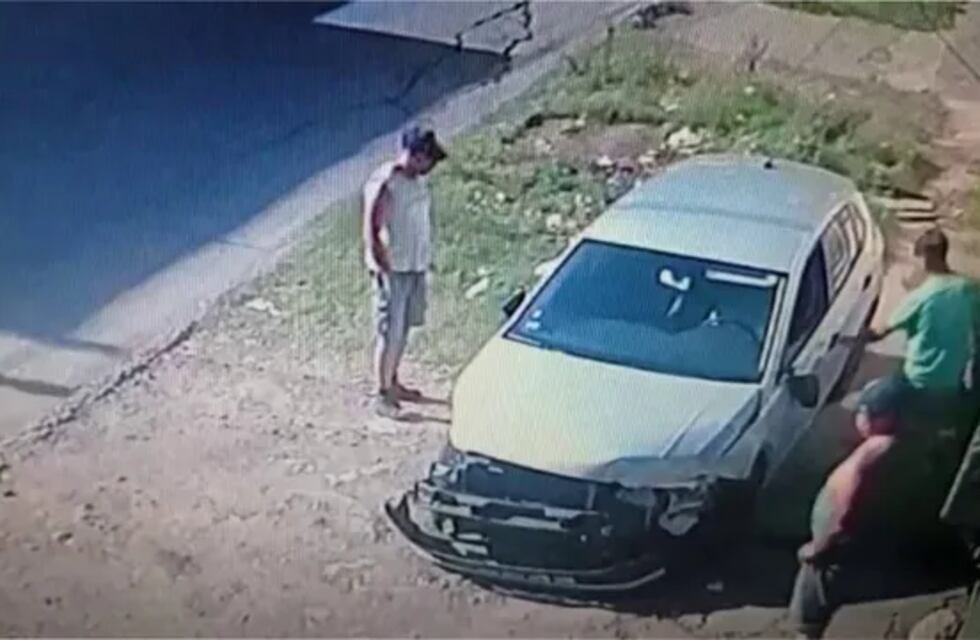 Impactante video: una menor de 15 años atropelló a un trabajador y protagonizó varios choques en Rosario