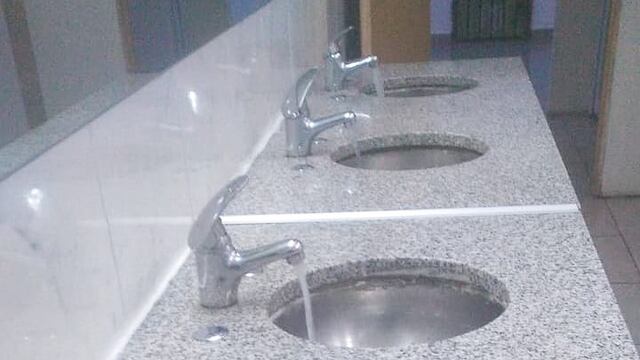 Río Grande: repararon los sanitarios vandalizados del colegio “Piedrabuena”