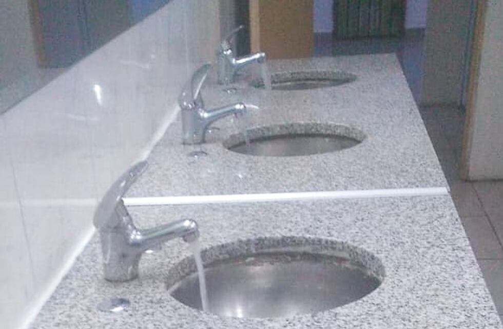 Río Grande: repararon los sanitarios vandalizados del colegio “Piedrabuena”