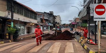 Interrupción del tránsito por mejoramiento de avenidas en Puerto Iguazú.