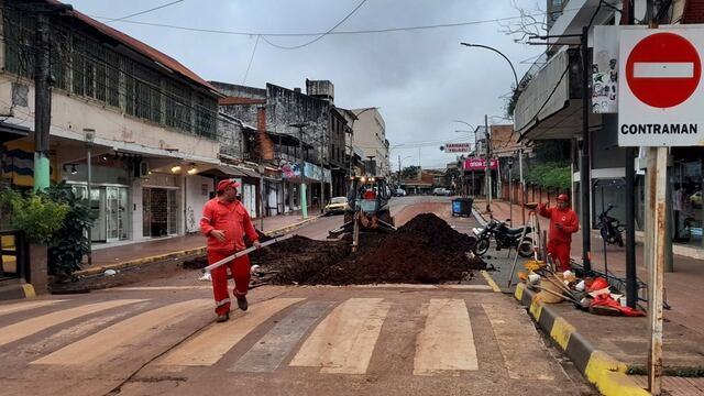 Interrupción del tránsito por mejoramiento de avenidas en Puerto Iguazú.