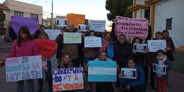 Los acompañantes terapéuticos de Punta Alta se unen para luchar por sus derechos