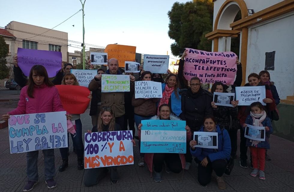 Paro de los Acompañantes Terapéuticos de Punta Alta por falta de pago de las obras sociales