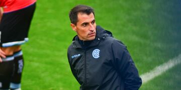 Guillermo Farré ya cuenta con dos aportes de experiencia y roce de Primera (Federico López Claro).