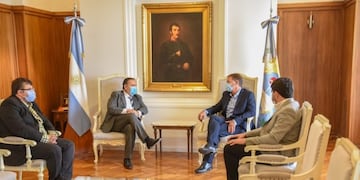 El gobernador Rodolfo Suarez recibió en su despacho a Ricardo Clemente Quintela, mandatario de La Rioja.