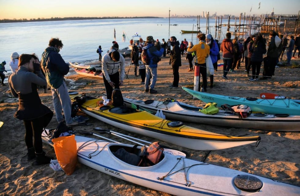 Partió travesía por el río Paraná para reclamar sanción de ley de humedales
