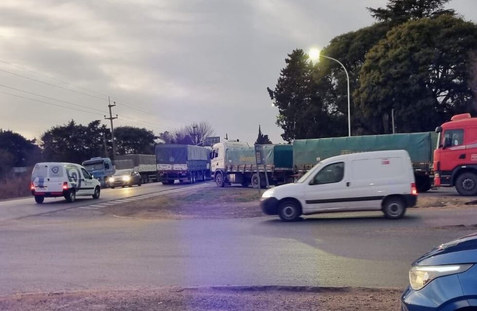 Cortes de tránsito en Rosario: transportistas de carga lanzaron paro nacional