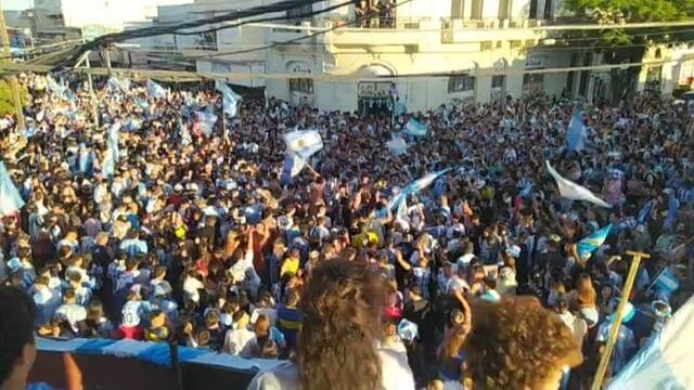 Explotó de puntaltenses la esquina de 25 de Mayo e Irigoyen