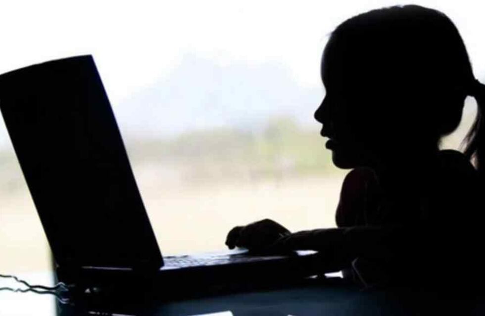 Lo condenaron por enviar a una menor un video masturbándose