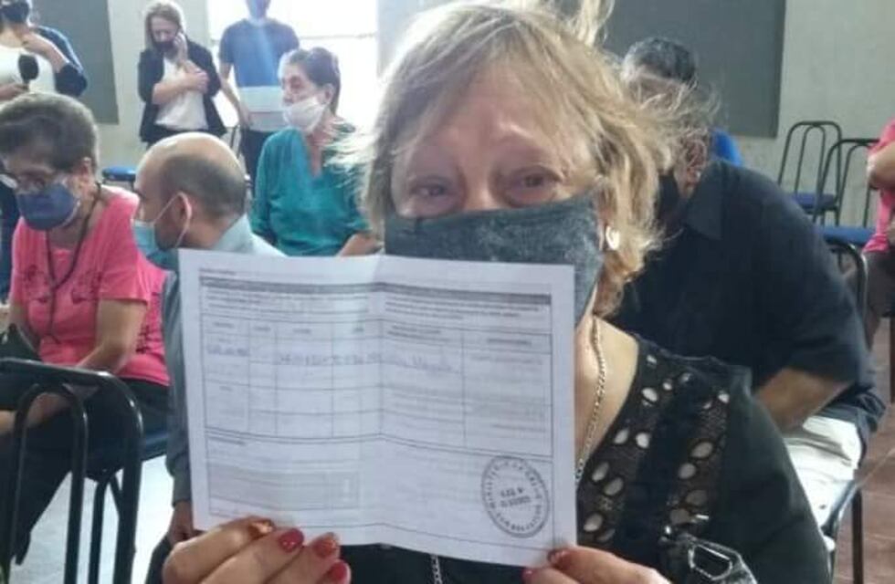 La “Gringa” se emocionó al recibir la primera dosis de la vacuna contra el coronavirus