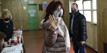 La vicepresidenta, Cristina Fernández de Kirchner, emitio su voto para las elecciones PASO en la escuela N° 19 Luis Piedrabuena de la ciudad de Río Gallegos provincia de Santa Cruz.
Fotos Clarin