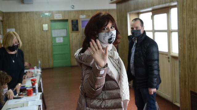 La vicepresidenta, Cristina Fernández de Kirchner, emitio su voto para las elecciones PASO en la escuela N° 19 Luis Piedrabuena de la ciudad de Río Gallegos provincia de Santa Cruz.
Fotos Clarin
