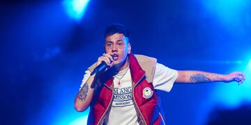 Duki se presentó en el Movistar Arena y confirmó el remix de “She don´t give a fo”.