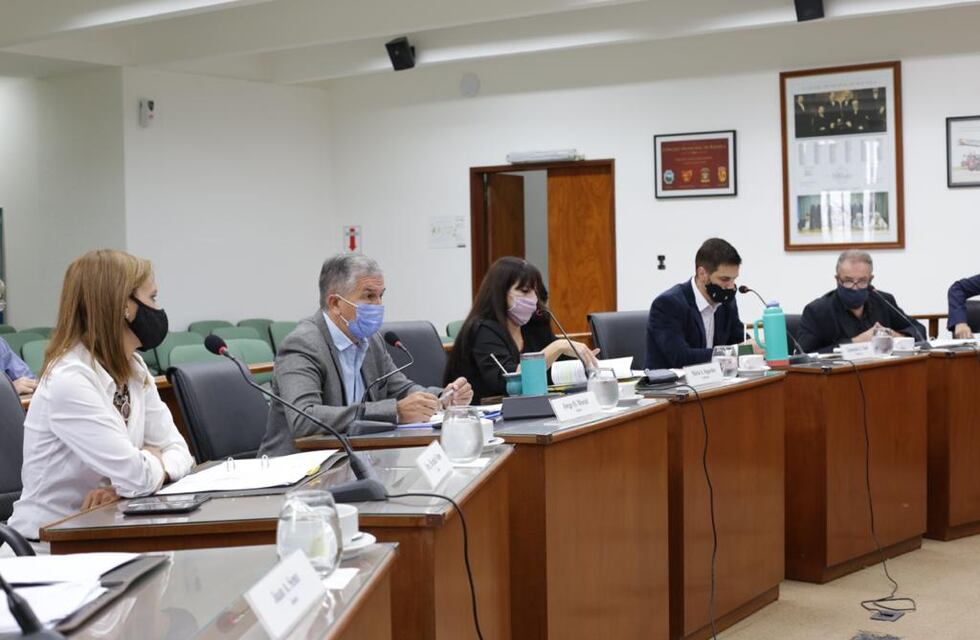 El Concejo aprobó la duplicación de multas por reuniones sociales y no uso de barbijo