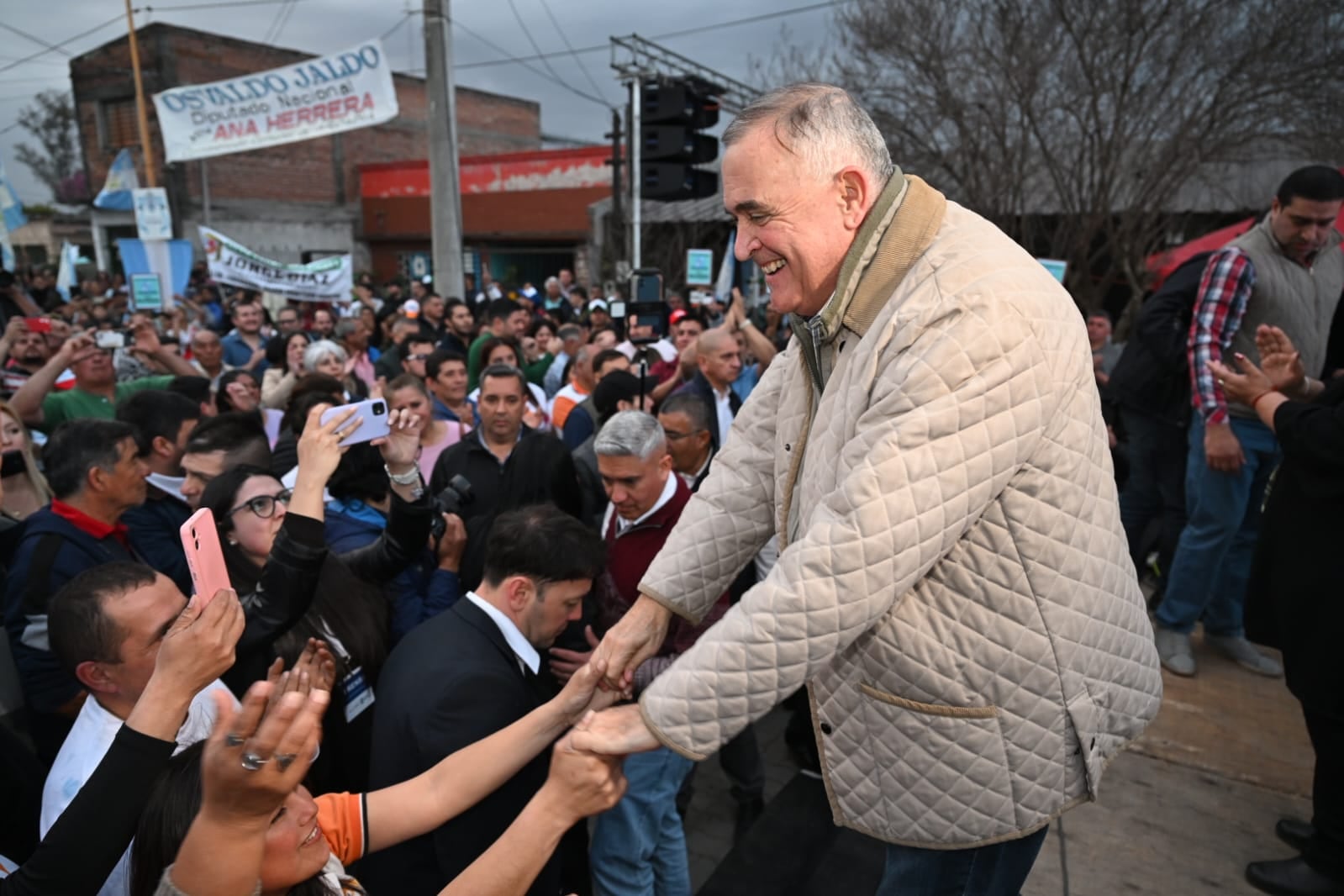 El gobernador destacó que las inversiones buscan mejorar la calidad de vida de los vecinos y fortalecer la seguridad en la ex Ruta 38.