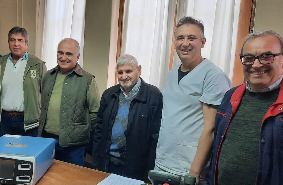 La Comisión de Amigos del Hospital donó un electrobisturí al Centro de Salud de Tres Arroyos