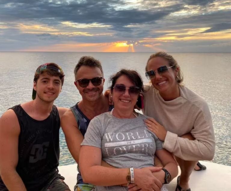 El joven se formó como licenciado en Administración de Empresas y trabaja en el sector financiero.