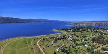 Potrero de Garay, sobre el lago Los Molinos. Asombra la multiplicación de edificaciones que registró en los últimos años (Sumario en Red)