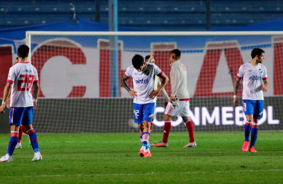 Escándalo en Nacional por acto de indisciplina masiva del plantel en la previa del partido con River