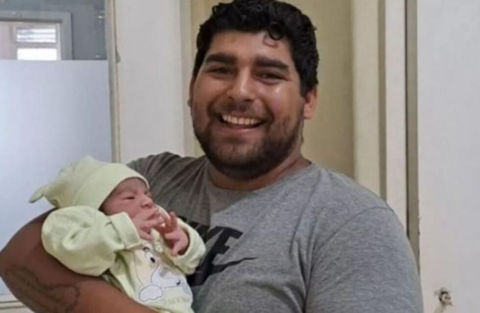 Fue a ver el partido de Argentina al Monumento a la Bandera, entró en trabajo de parto: lo llamaron Lionel Ángel