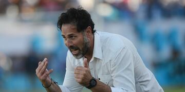 Para no creer. Carlos Bossio se quedó sin otro de los goleadores de Racing (foto Javier Ferreyra)