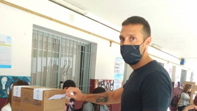 Votó Pablo Corsalini en el Colegio Nuestra Señora de Luján, en Pérez (Facebook Pablo Corsalini)