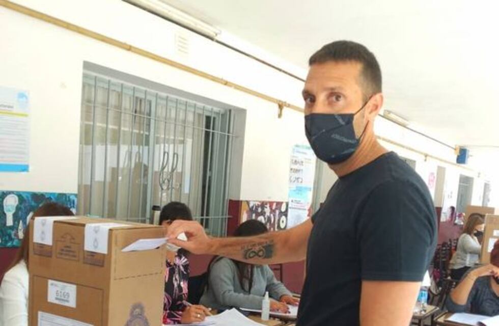 Votó Pablo Corsalini en el Colegio Nuestra Señora de Luján, en Pérez