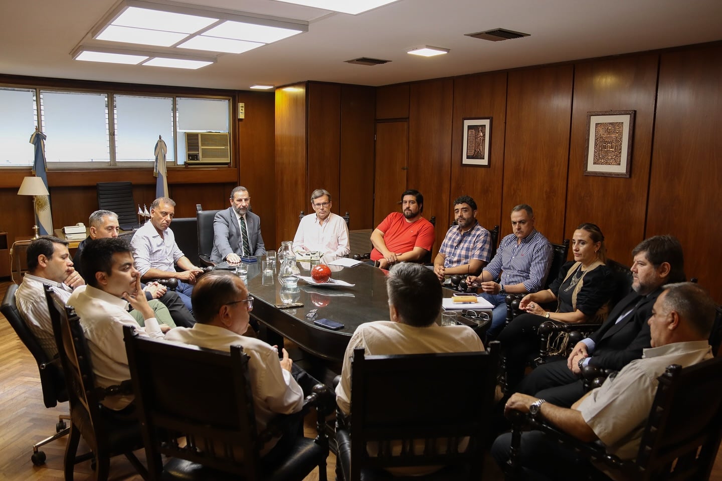 Al referirse a la reglamentación de transporte de autos