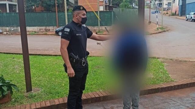 Joven robó en tienda de ropa y terminó detenido