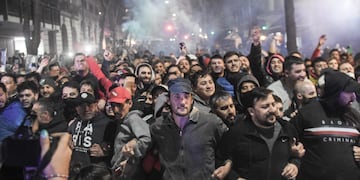 Las imágenes de las manifestaciones en el departamento de Cristina Kirchner del fin de semana pasado. Foto: Federico López Claro.