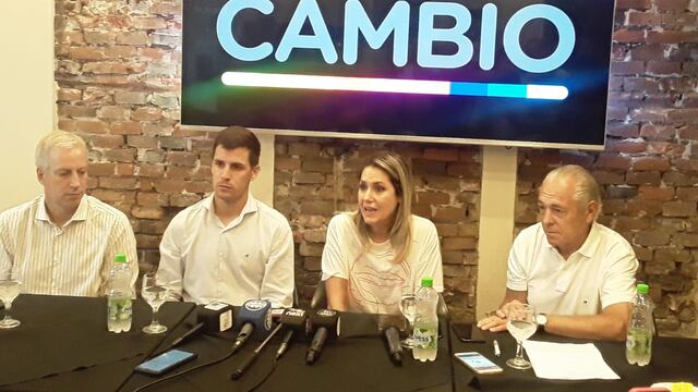 Carolina Losada en Rafaela, junto al senador Dionisio Scarpín, Leo Viotti y Mario Barletta