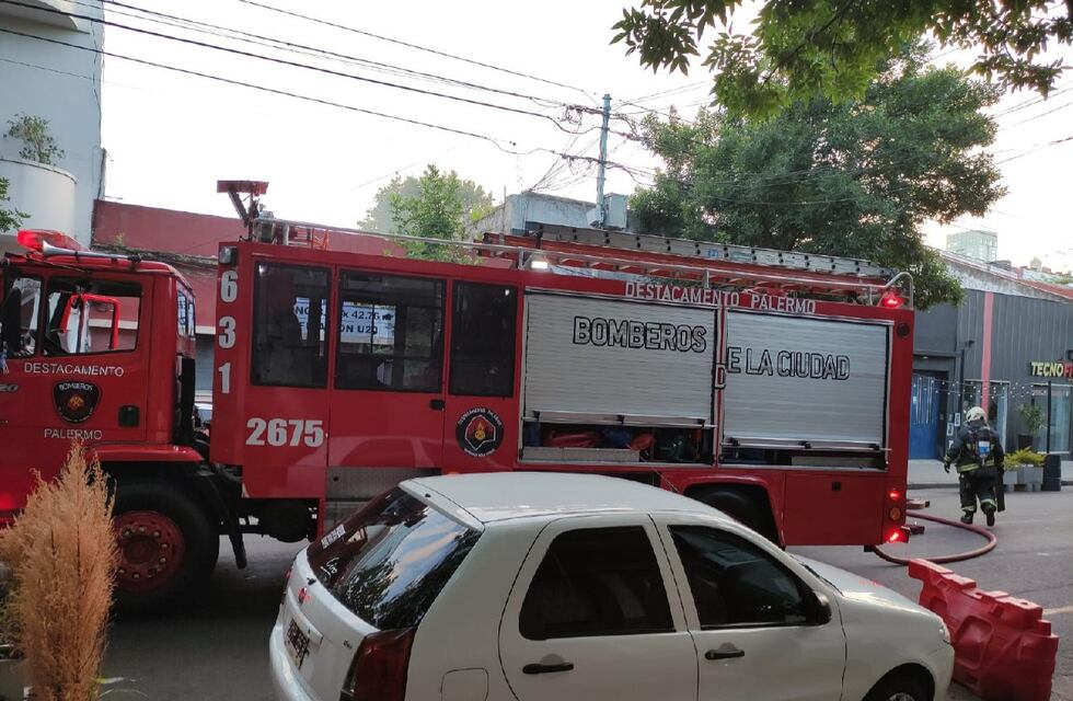 Palermo: se incendió un hotel familiar y un hombre tuvo que ser hospitalizado