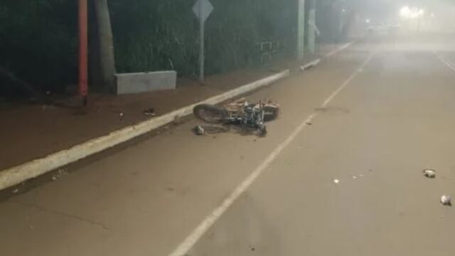 Despiste fatal en Puerto Iguazú se cobró la vida de un motociclista.