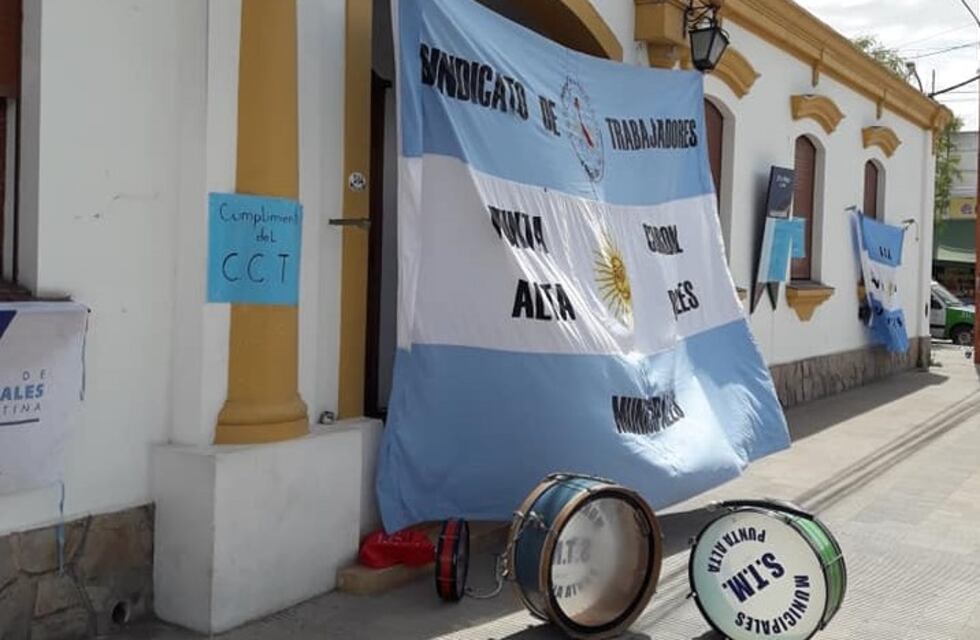 Paro de los trabajadores Municipales de Coronel Rosales