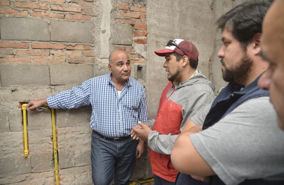Infraestructura: Manzur supervisó obras de gas natural en el barrio Nueva Vida