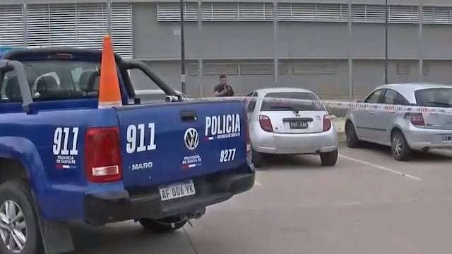 Los disparos en el establecimiento dañaron un Ford Ka y un Volkswagen Golf.