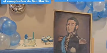 Una nena festejó su cumpleaños con temática de San Martín y se hizo viral.