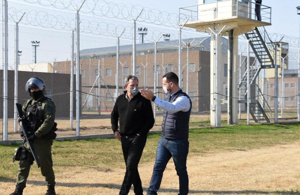Avanza la propuesta de construir un muro en la cárcel de Piñero
