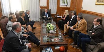 Transporte público: se reunieron Jaldo, Chahla y empresarios de AETAT