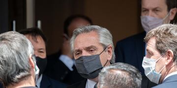 El presidente Alberto Fernandez durante su gira por Europa en la que se dedicó a conseguir apoyos para renegociar la deuda externa argentina (Foto: Clarín)