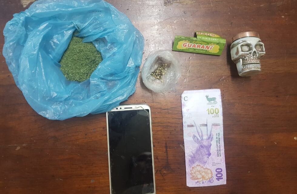 Un hombre fue detenido con un arma y marihuana en Maipú