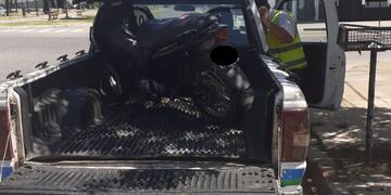Otro motociclista sin papeles que se quedó sin su vehículo