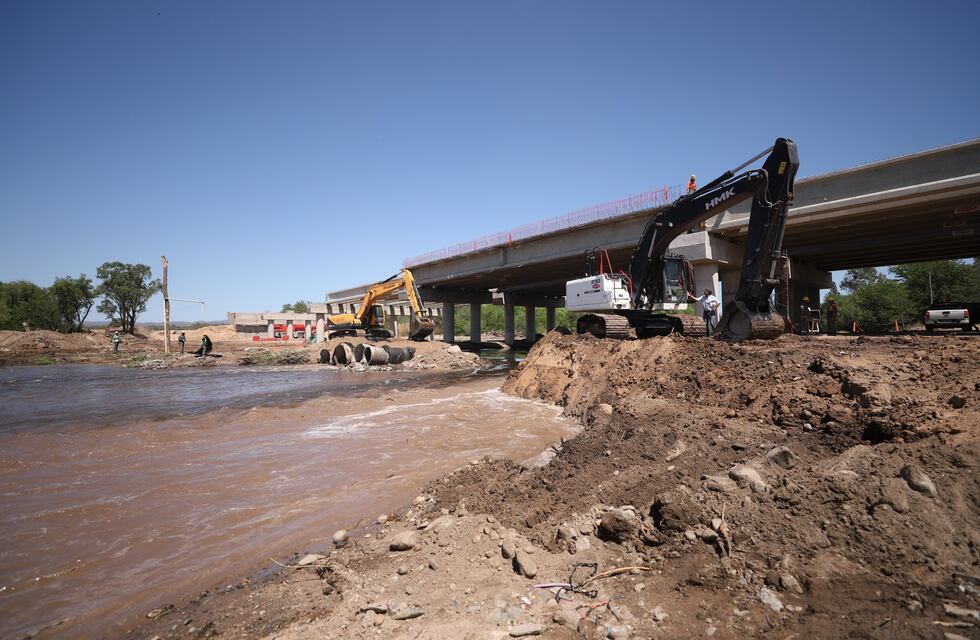 Tragedia en Córdoba: murió un operario en la construcción de una autovía y otros dos están internados